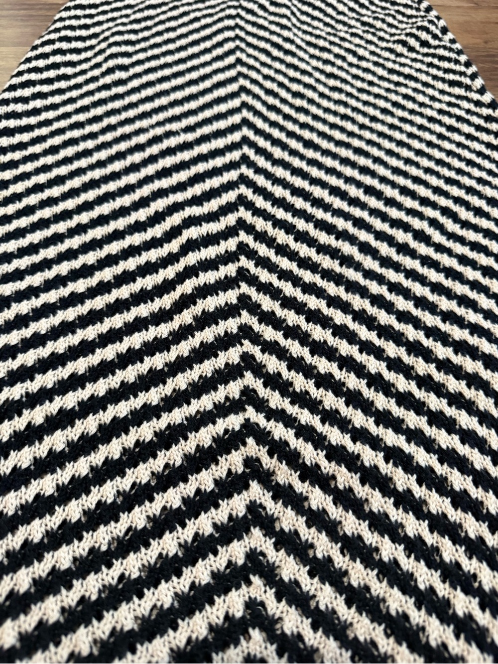 House of Harlow 1960 Black and Cream Chevron Knit Maxi Dress - Picture 4 of 12